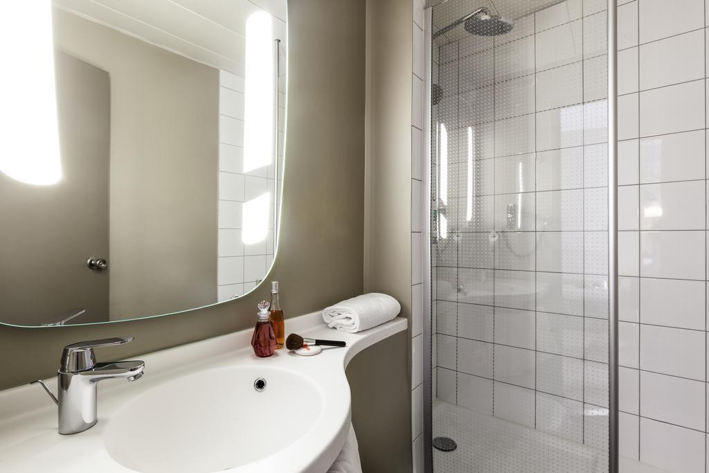 Standard Room with One Double Bed and One Single Bed,398868558:JPEG